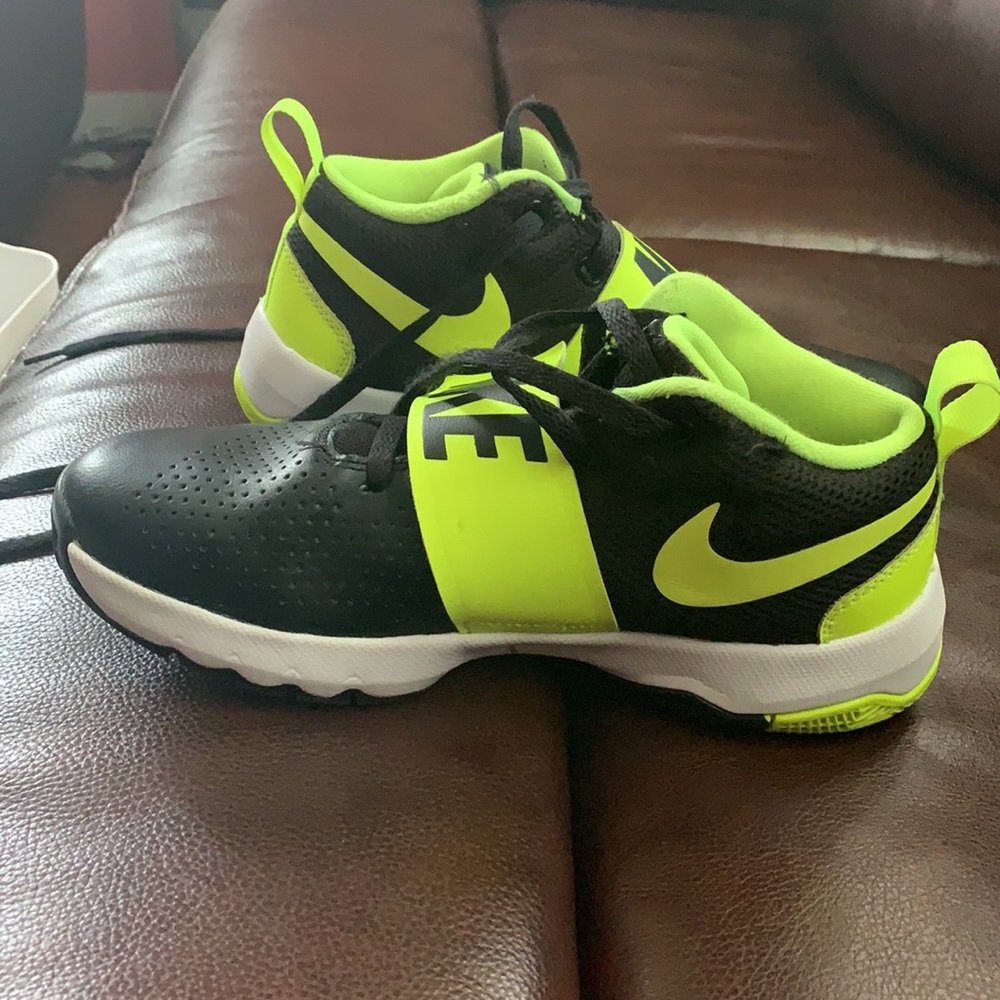 Preowned size 6Y Nike team hustle - Picture 3 of 12